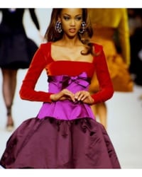 Image 5 of Oscar de la Renta Fall 1992 Dress
