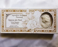 Image 1 of Saponificio Artigianale Fiorentino Signora dei Fiori Floral Bouquet Soaps