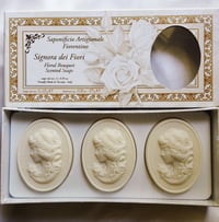Image 2 of Saponificio Artigianale Fiorentino Signora dei Fiori Floral Bouquet Soaps
