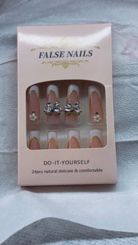 Image 2 of Golden Butterfly Press On Nails 