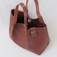 Image 6 of Pinch Tote small in brown