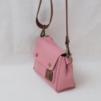 Image 4 of Kutson Sling mini in pebbled retro pink