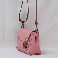 Image 5 of Kutson Sling mini in pebbled retro pink