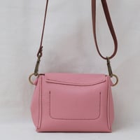 Image 3 of Kutson Sling mini in pebbled retro pink