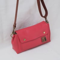 Image 2 of Kutson Sling wide in pebbled red