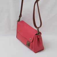 Image 5 of Kutson Sling wide in pebbled red