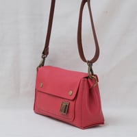 Image 4 of Kutson Sling wide in pebbled red