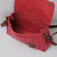 Image 6 of Kutson Sling wide in pebbled red