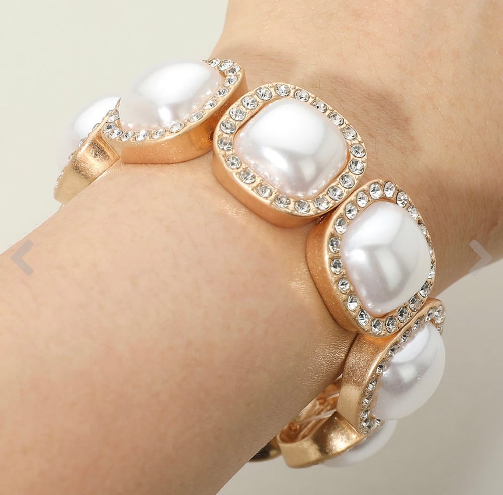 Image of PEARL FRAME BRACELET 