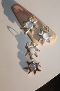 Image 3 of mẹ soleil pendant | abalone + mother of pearl