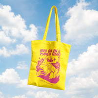 Image 1 of TOTE BAG AMARILLA - 'Otro Día En El Planeta Tierra'