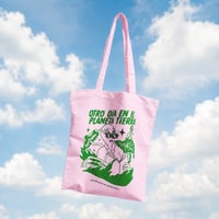 Image 1 of TOTE BAG ROSADA - 'Otro Día En El Planeta Tierra'