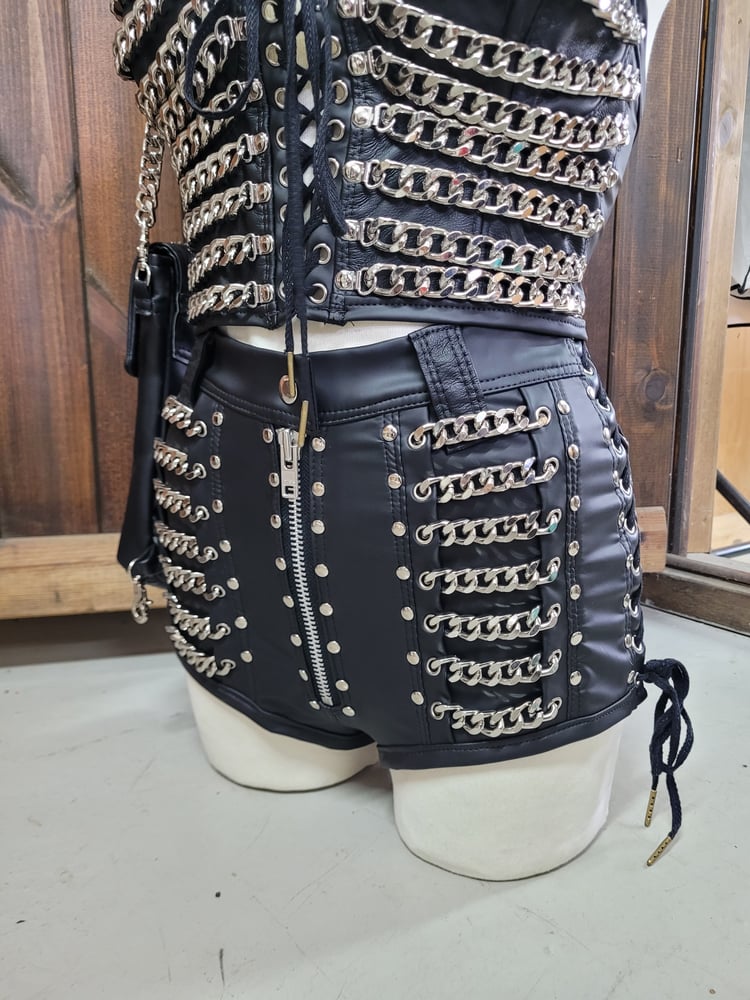 Image of CHAIN QUEEN HOT PANTS