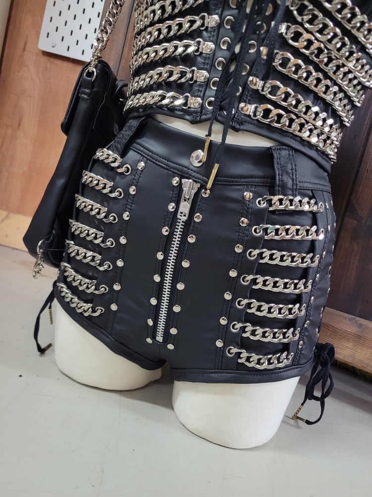 Image of CHAIN QUEEN HOT PANTS