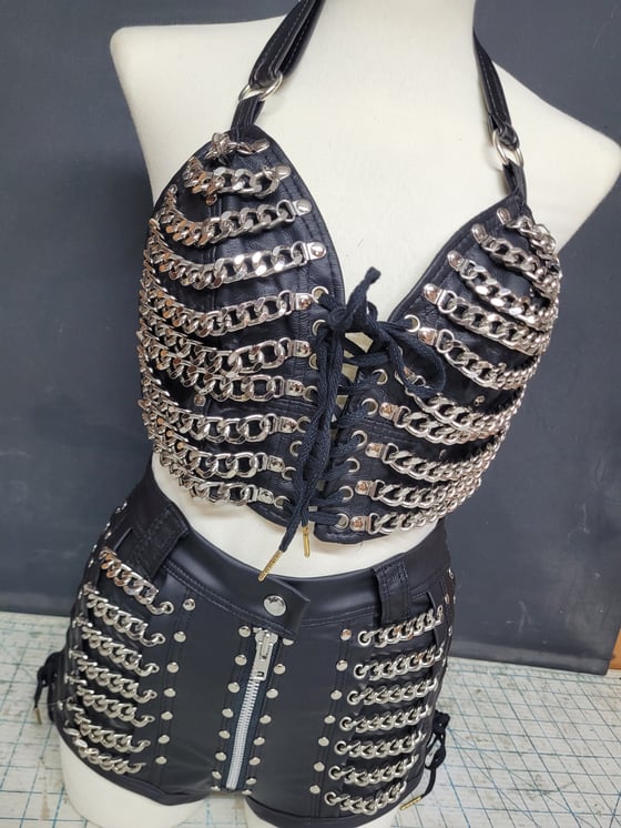 Image of CHAIN QUEEN HALTERNECK TOP