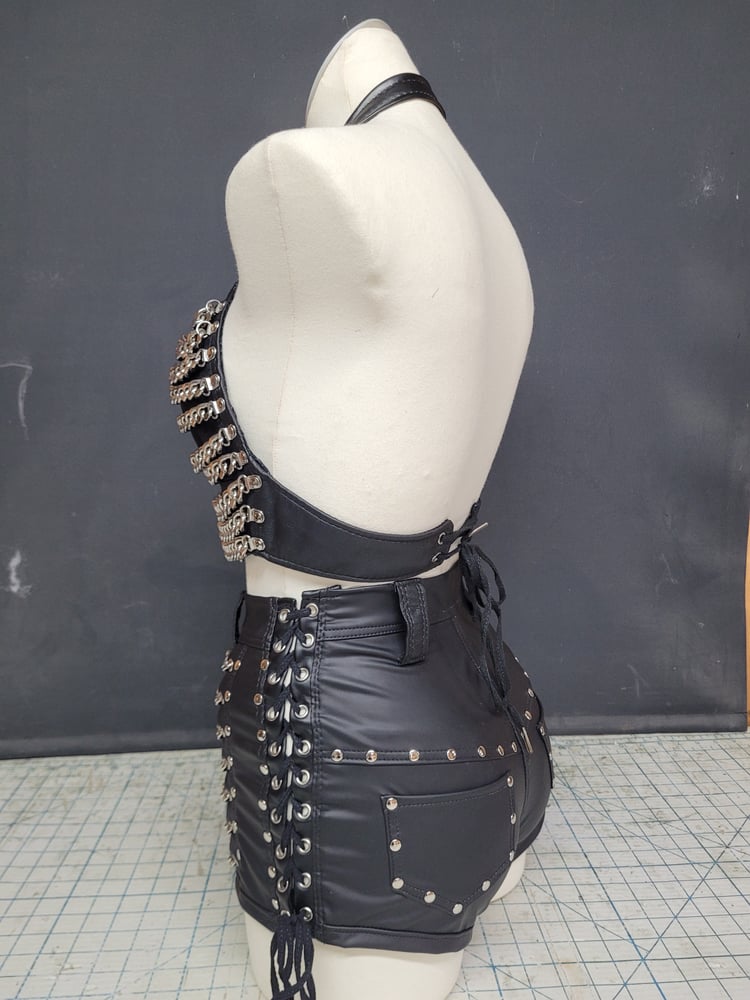 Image of CHAIN QUEEN HALTERNECK TOP