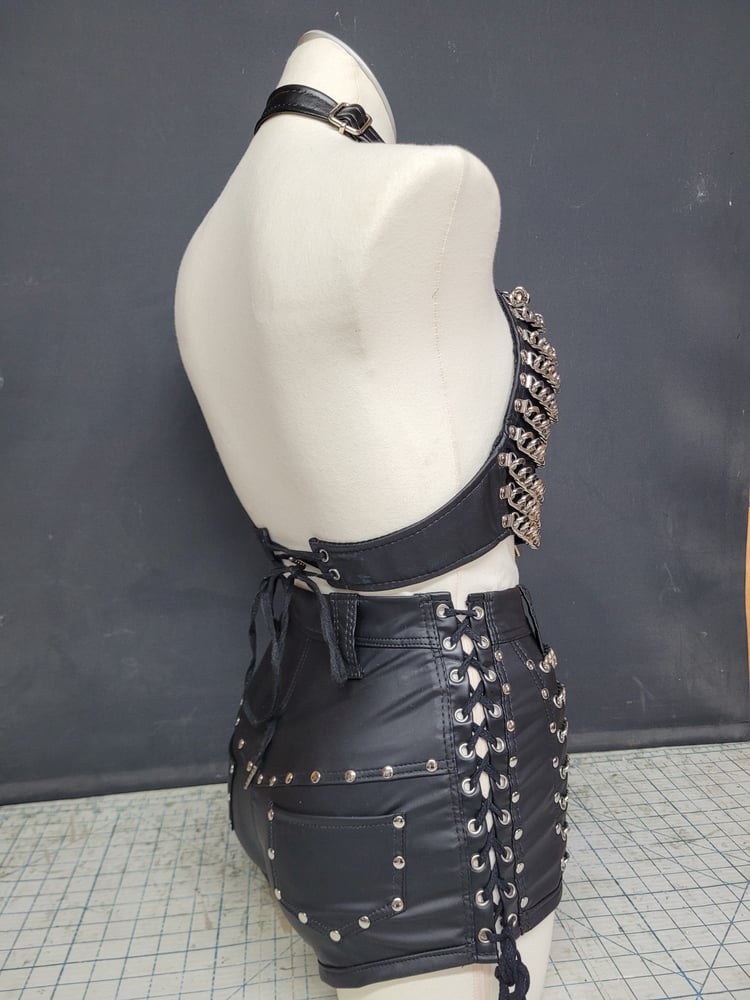 Image of CHAIN QUEEN HALTERNECK TOP