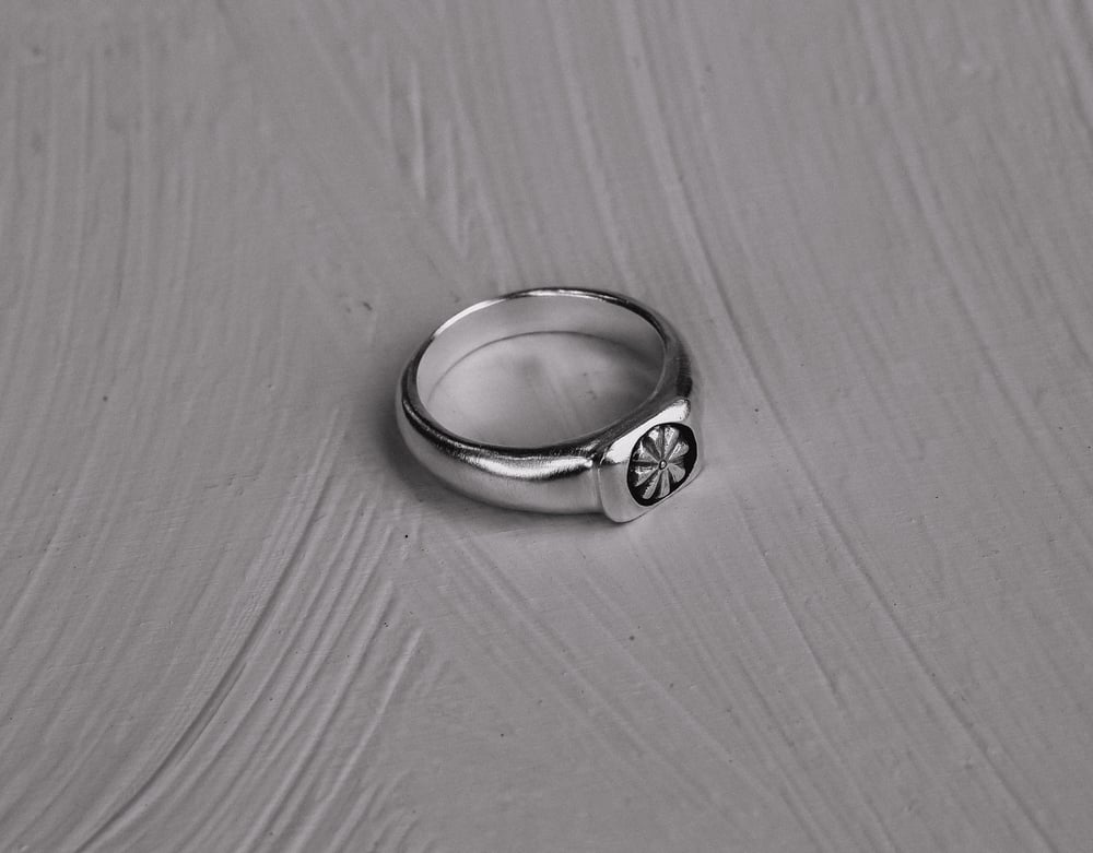 Image of Round Motif Ring