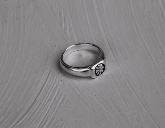 Image of Round Motif Ring
