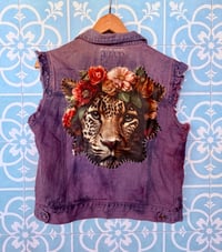 Image 3 of ROSES VOLANT FESTIVAL GILET ¥ VINTAGE WESTE ¥ TIGER ¥ UNISEX ¥ UPCYCLED ¥ IBIZA