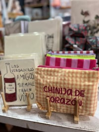 Image 6 of Neceser bordado Chinija de corazón 