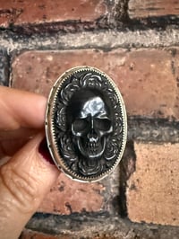 Image 3 of Dead Ringer