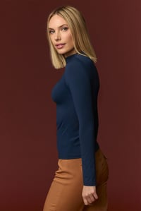 Image 3 of Top blue soho Minueto
