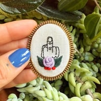 Image 18 of Broche doigt d'honneur