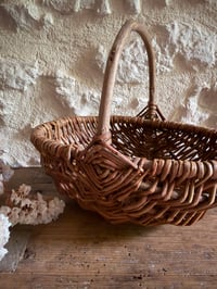 Image 4 of Petit panier artisanal ancien en osier - décoration campagne 