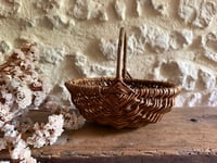 Image 3 of Petit panier artisanal ancien en osier - décoration campagne 