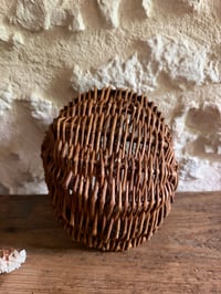 Image 6 of Petit panier artisanal ancien en osier - décoration campagne 