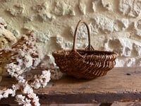 Image 1 of Petit panier artisanal ancien en osier - décoration campagne 