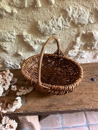 Image 5 of Petit panier artisanal ancien en osier - décoration campagne 