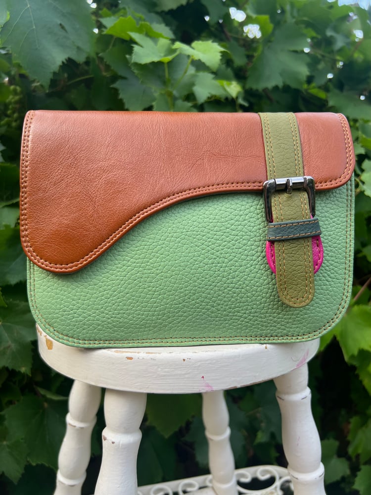 Image of Curve & Buckle #16