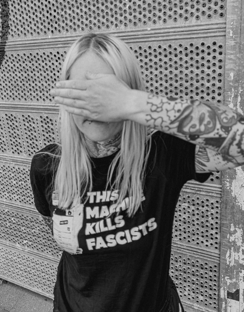 Image of "This machine kills..." | FreeDes.net benefit shirt