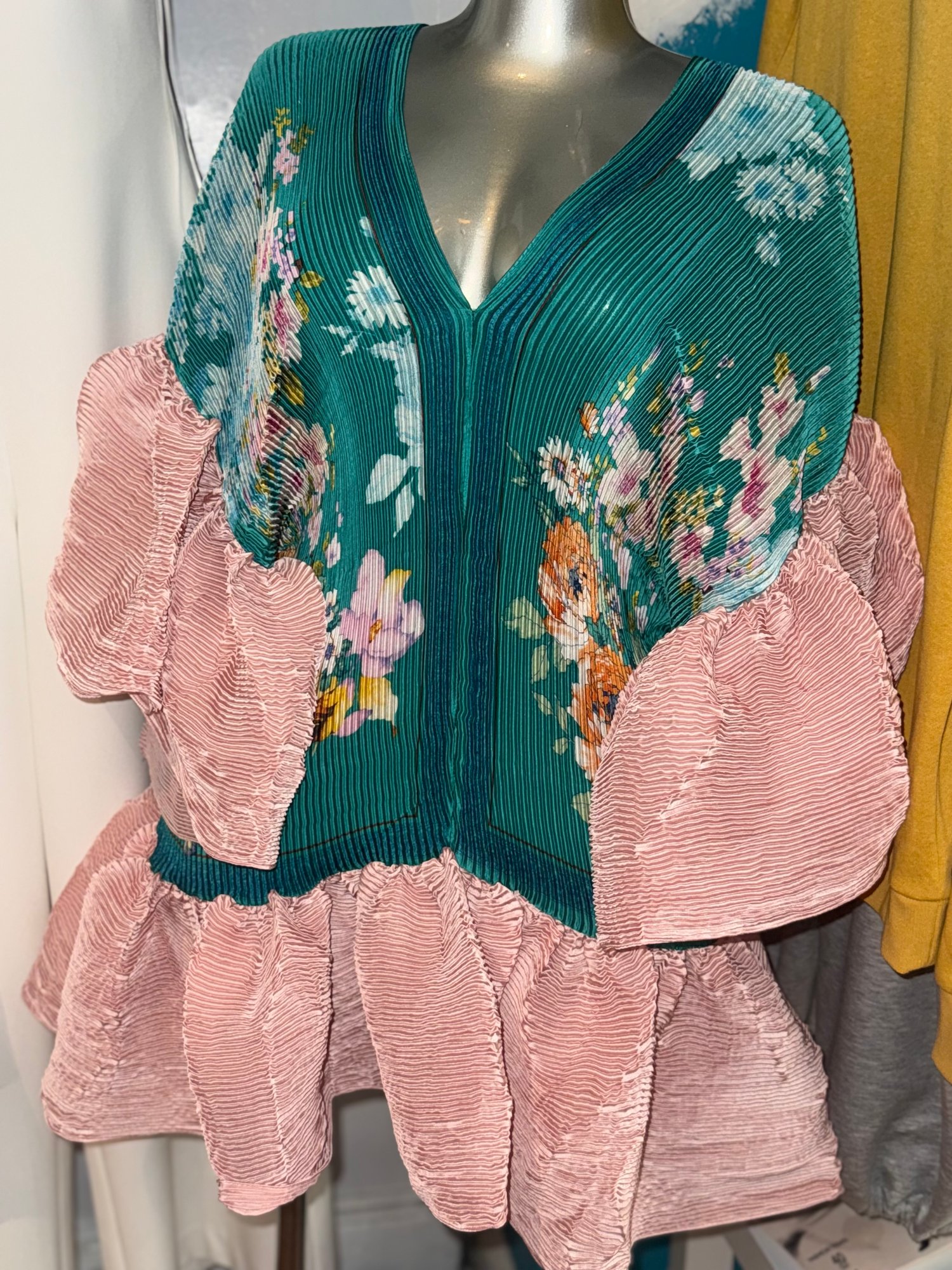 Image of THE TASTEFUL TOP