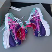 Image 2 of size: us7M uk6 eu40 cm25.5