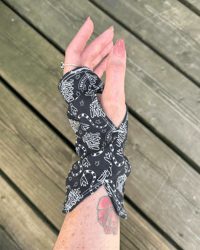 Image 15 of M-T-O Silk Lined Gloves Horror Prints (Style Slouch Mini)