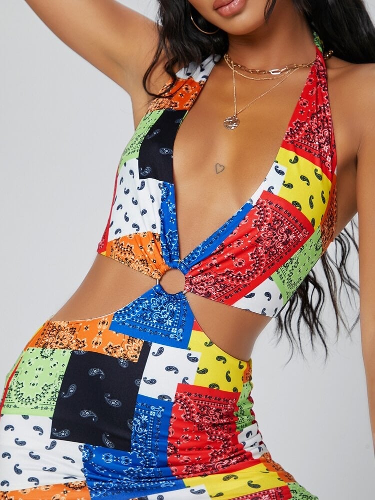 Image of Patchwork Print Plunging Neck Tie Backless Ring Front Dress with hat