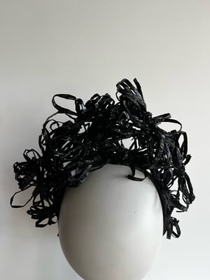 Image of Black raffia bows crown