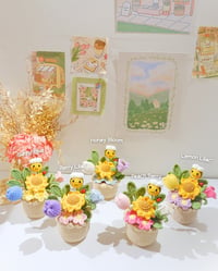Image 2 of Bee & Bloom Flowers Pot