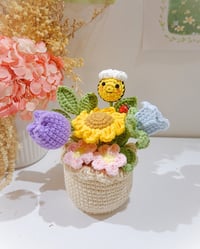 Image 4 of Bee & Bloom Flowers Pot