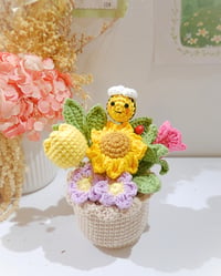 Image 5 of Bee & Bloom Flowers Pot