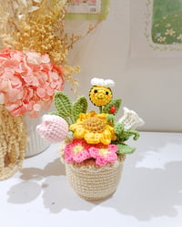 Image 6 of Bee & Bloom Flowers Pot