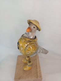 Image 1 of La mouette en ciré jaune