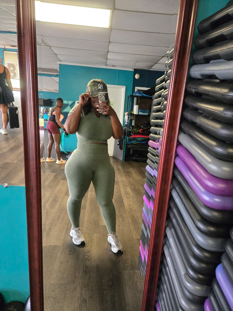 Image of Green short sleeve yoga set