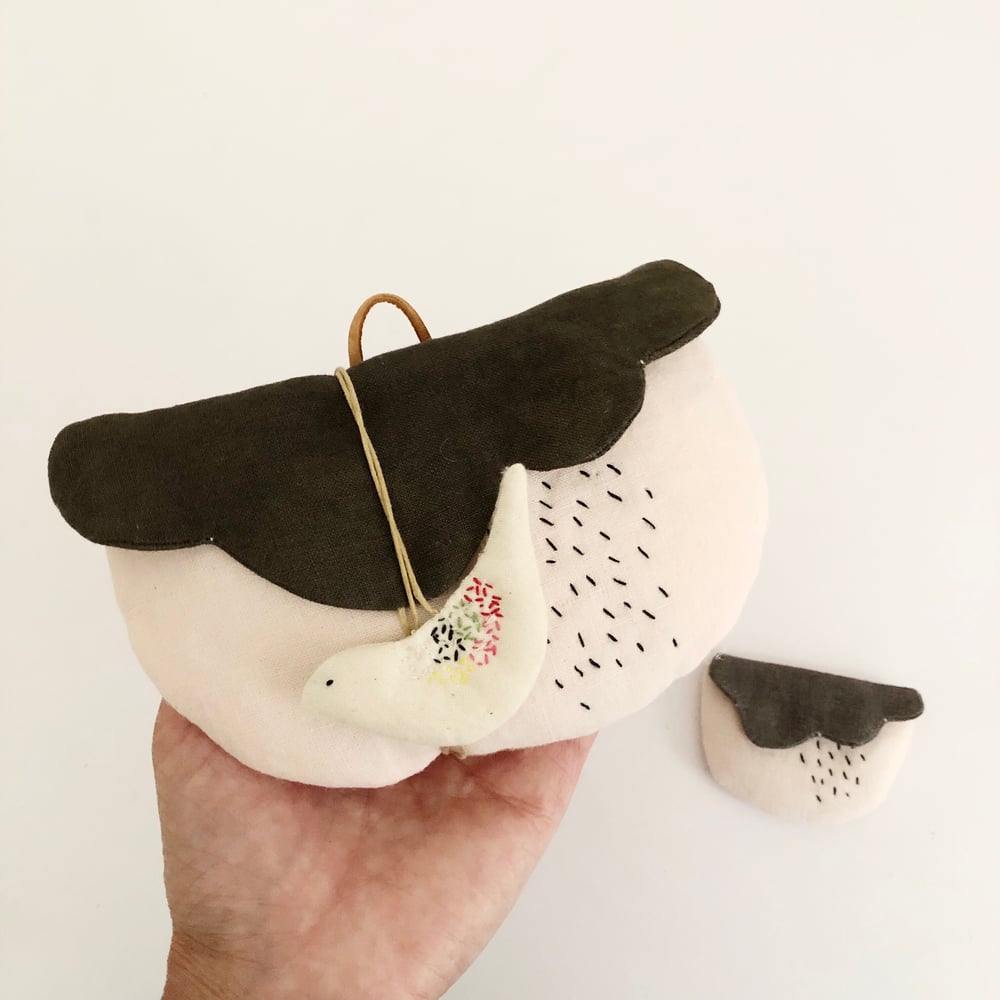 Image of « Nuageux, parfois la pluie » cloud pouch 