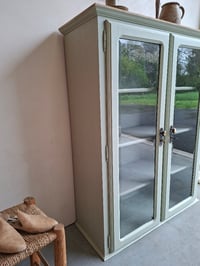 Image 2 of LA VITRINE ANCIENNE "VERT MOUSSON"