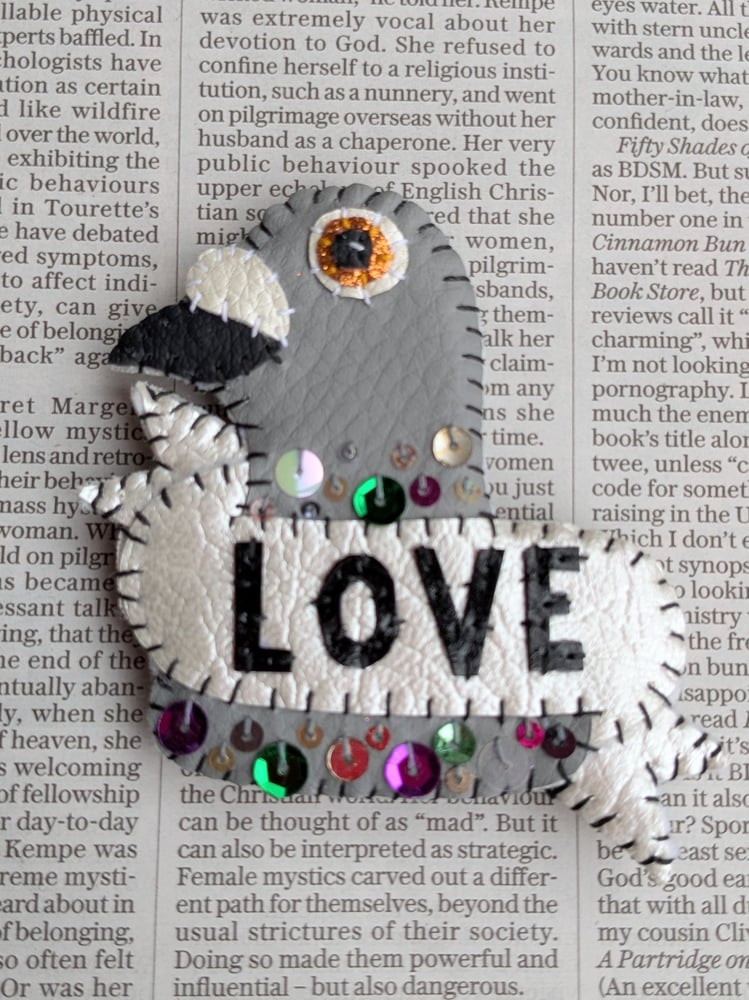 Image of Pigeon Love Brooch