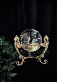 Image 2 of Magnifique boule de cristal de 13cm de diamètre et son support en bronze massif, XIXème siècle